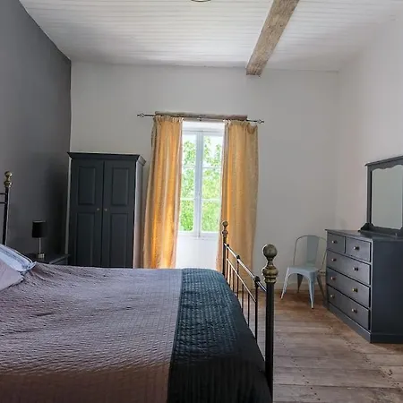La Maison Du Puits, Son Gite, Et Sa Piscine