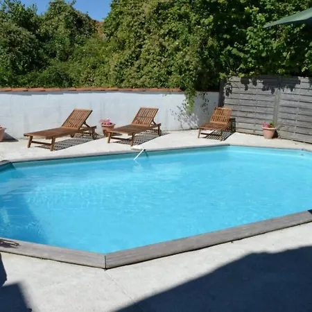 La Maison Du Puits, Son Gite, Et Sa Piscine * Villeneuve-la-Comtesse