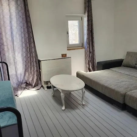 La Maison Du Puits, Son Gite, Et Sa Piscine * Villeneuve-la-Comtesse