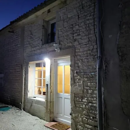 La Maison Du Puits, Son Gite, Et Sa Piscine Villeneuve-la-Comtesse