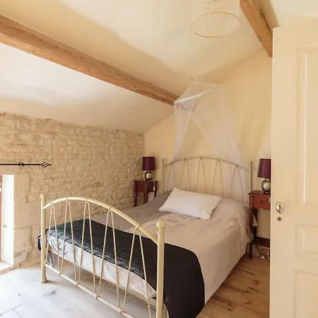 La Maison Du Puits, Son Gite, Et Sa Piscine Villeneuve-la-Comtesse