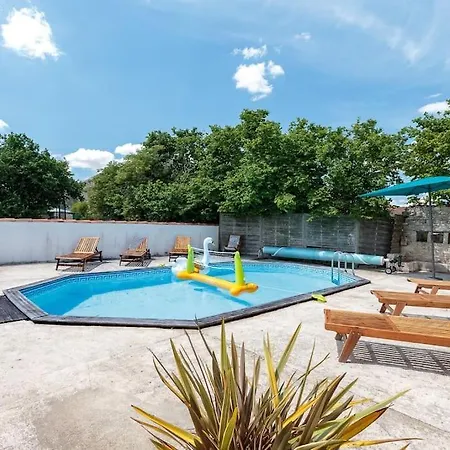 La Maison Du Puits, Son Gite, Et Sa Piscine *
