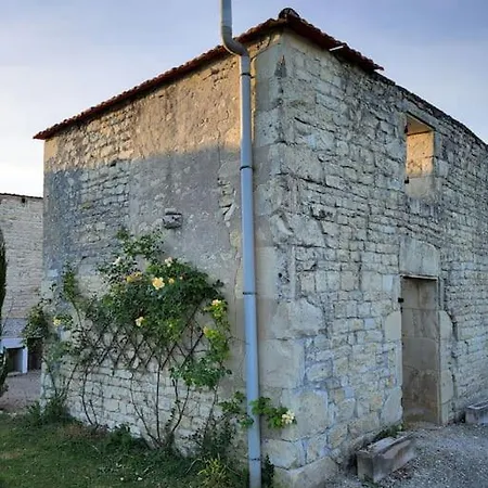 La Maison Du Puits, Son Gite, Et Sa Piscine *