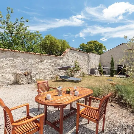 La Maison Du Puits, Son Gite, Et Sa Piscine 度假居 Villeneuve-la-Comtesse