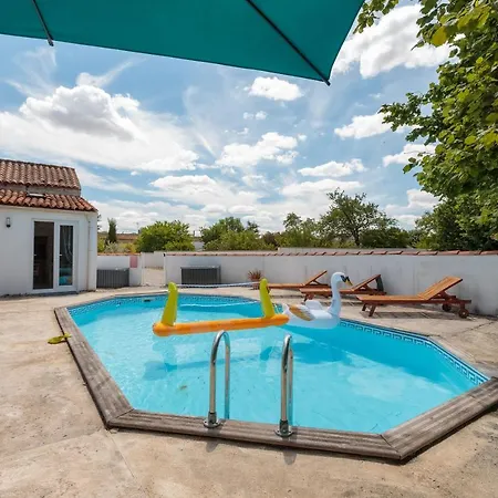 度假居 La Maison Du Puits, Son Gite, Et Sa Piscine Villeneuve-la-Comtesse