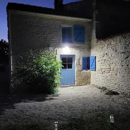 La Maison Du Puits, Son Gite, Et Sa Piscine